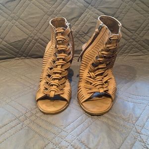 Very loved DV heels!! Size 9